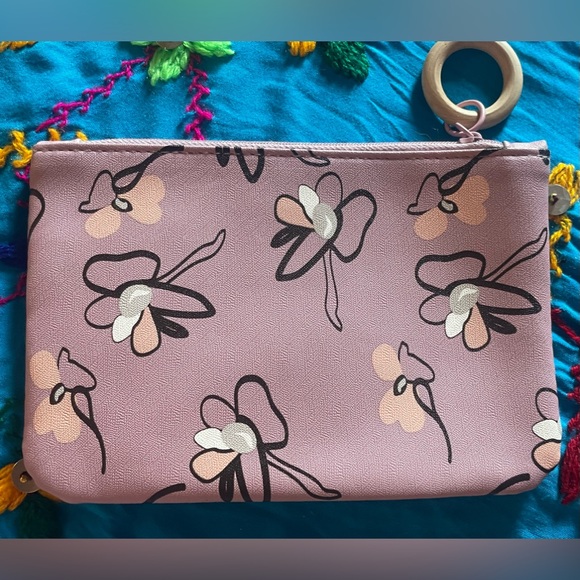 Abstract dragonfly lilac Ipsy cosmetic bag. Apx 5 x 7”. Excellent condition. - Picture 2 of 6